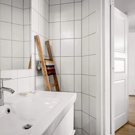 Homerentals L Central & Convenient - Queen Bed Bergen Buitenkant foto