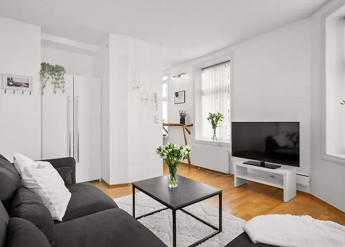 Homerentals L Central & Convenient - Queen Bed