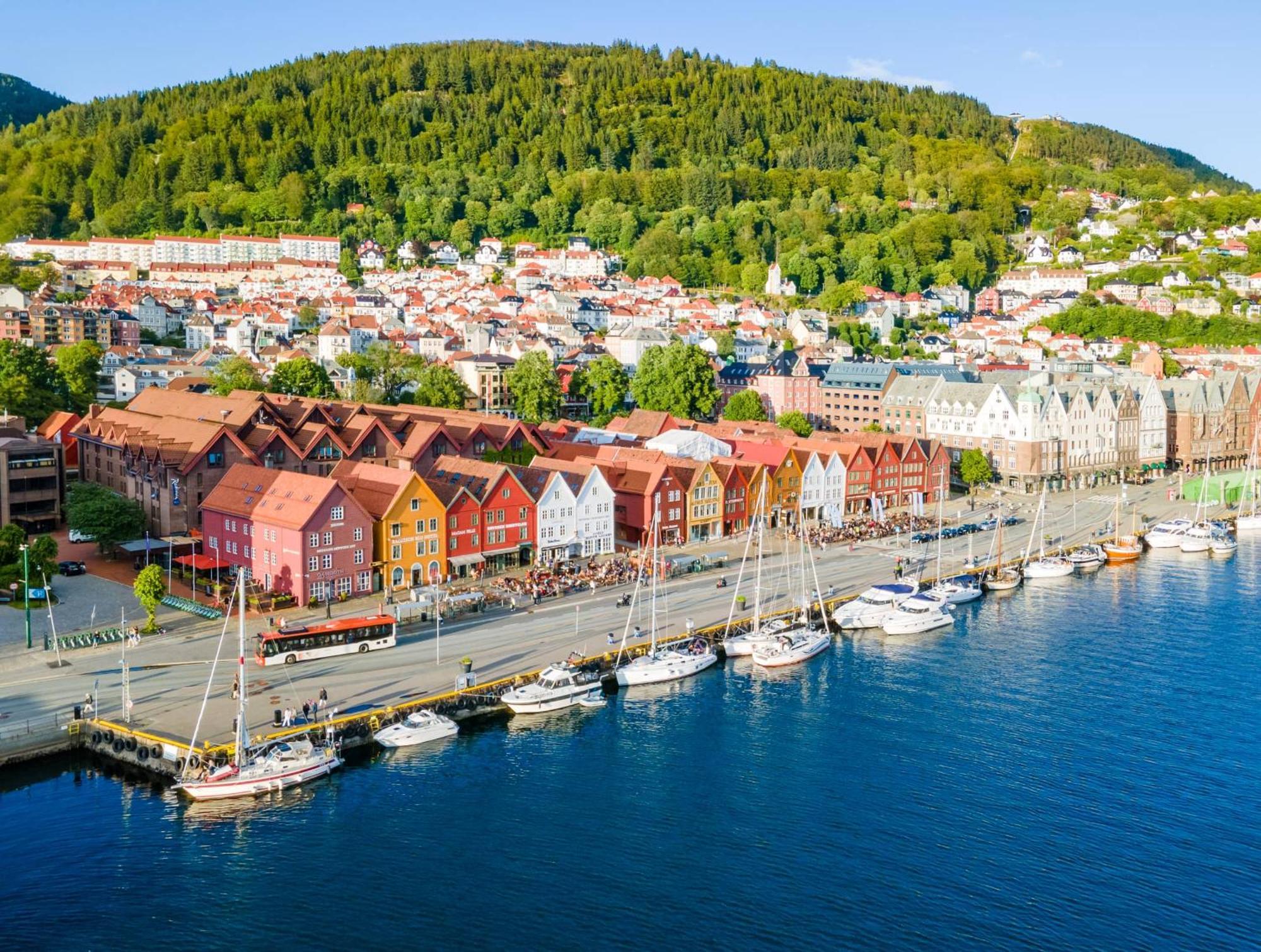 Apartment Homerentals L & Convenient - Queen Bed Bergen